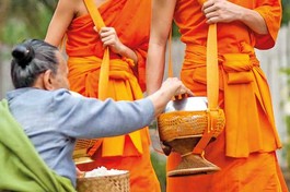 Tu giải thoát: Bố thí, cúng dường...