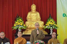 Đại đức Thích Nguyên Huấn, Trưởng ban Trị sự GHPGVN TP.Buôn Ma Thuột phát biểu tại phiên họp