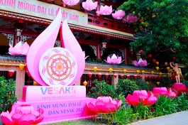 Hân hoan đón mừng Phật đản Phật lịch 2569 tại ngôi chùa bên bờ kênh Nhiêu Lộc (Q.3, TP.HCM) - Ảnh: Trung Thắng/BGN