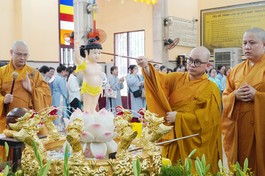 Lễ Tắm Phật tại chùa Phật Học Xá Lợi