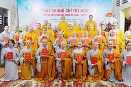 Trao chứng chỉ tốt nghiệp khóa 15 - Lớp Sơ cấp Phật học Q.3