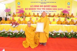 Đại đức Thích Thiện Châu nhận quyết định bổ nhiệm trụ trì chùa Vạn Quốc 