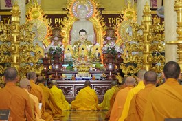 Chư hành giả trường hạ chùa Quảng Đức (P.Trung Mỹ Tây, TP.HCM) trong thời tụng kinh Pháp hoa