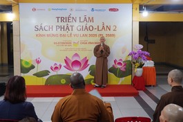 Đại đức Thích Vạn Lợi (Vĩnh Nghiêm Books) phát biểu tại Lễ khai mạc triển lãm sách