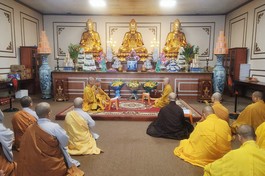 Lễ Tự tứ tại Trung tâm Phật giáo Hùng Vương