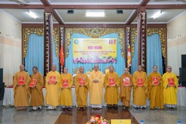 Trao quyết định chuẩn y nhân sự đến chư tôn đức Ban Hoằng pháp GHPGVN tỉnh Lâm Đồng