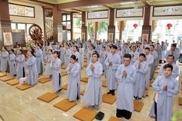 Huynh trưởng Phân ban Gia đình Phật tử TP.HCM tu Bát quan trai tại chùa Thiên Chánh