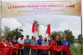 Chùa Long Phước cắt băng khánh thành cầu kênh Nội Đồng tặng người dân xã Tạ An Khương