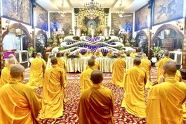 Chư Tăng tổ đình Phổ Quang khánh tuế chư tôn đức chứng minh trong ngày lễ Tự tứ