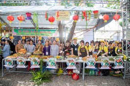 Có 112 món ăn, thức uống do các tự viện, Phật tử tại H.Xuân Lộc chuẩn bị chu đáo