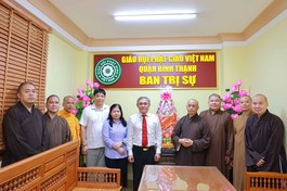 Sở Dân tộc và Tôn giáo TP.HCM tặng quà chúc mừng Đại lễ Phật đản Phật lịch 2569 đến Ban Trị sự Phật giáo Q.Bình Thạnh