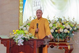 Hòa thượng Thích Huệ Thông, Phó Chủ tịch Hội đồng Trị sự, Trưởng ban Pháp chế T.Ư, Cố vấn Ban Trị sự GHPGVN TP.HCM chia sẻ đến Tăng Ni - Ảnh: Nguyên Tài/BGN