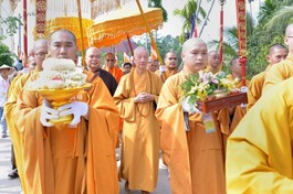 [Video] Đức Pháp chủ GHPGVN quang lâm, đạo từ tại Học viện Phật giáo Nam tông Khmer tại Cần Thơ