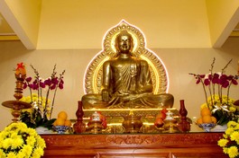 Kim tượng Đức Thế Tôn