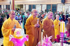 Đại đức Thích Định Tuệ, Trụ trì chùa Đức Hậu chủ trì khóa lễ tạ đàn Dược Sư