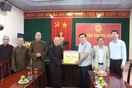 Phái đoàn Ban Trị sự Phật giáo tỉnh TT -Huế thăm và chúc mừng đầu năm đến lãnh đạo huyện Phong Điền