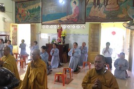 Chư Tăng cùng Phật tử cử hành nghi thức hoàn kinh Dược Sư tại chùa Hải Đức (huyện Cần Giờ)