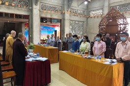 Chư tôn đức Tăng Ni, đại diện chính quyền tham dự phiên họp