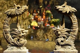 Đôi chân đèn trúc hóa long - Ảnh: Trần Thanh Tùng