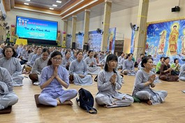 Phật tử tham dự khóa tu "Một ngày phúc lạc" kỳ thứ 20 tại chùa Trúc Lâm Viên Nghiêm