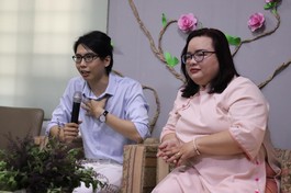 Anh Lê Tấn Đạt và Thạc sĩ Tâm lý Nguyễn Thị Tuyết Nhung chia sẻ trong buổi tọa đàm