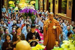 Hòa thượng Thích Hạnh Ngộ, Trưởng ban Trị sự GHPGVN quận 4 chủ trì lễ Phật đản tại quận nhà 