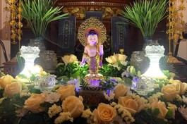 Tôn tượng Phật đản sinh tại nhà Phật tử Đức Quang 