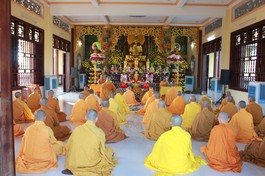 Chư Tăng chùa Vân Sơn làm lễ An cư kiết hạ