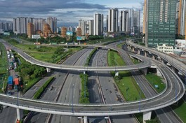 TP.HCM trong những ngày giãn cách theo Chỉ thị 16 - Ảnh: Hoàng Triều