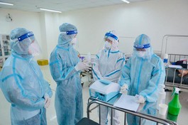 Tình nguyện viên Phật giáo hỗ trợ bệnh nhân Covid-19 tại Bệnh viện Dã chiến thu dung số 14