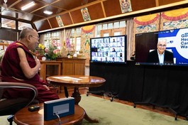Đức Dalai Lama nói về vai trò của từ bi trong việc chăm sóc sức khỏe