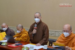 Thượng tọa Thích Quang Thạnh phát biểu tại buổi họp của Học viện chiều 26-11-2021 - Ảnh: Bảo Toàn