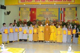 Tân Ban Trị sự Phật giáo huyện Tiên Phước nhiệm kỳ 2021-2026 nhận quyết định chuẩn y nhân sự do Hòa thượng Thích Thiện Thành ấn ký