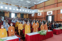 Chư tôn đức Tăng, Ni, Phật tử và đại biểu cử hành các nghi thức trước khi tiến hành đại hội