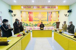 Chư Tăng, Ni, Phật tử niệm Phật cầu gia hộ trước khi tiến hành phiên họp