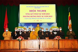 Chư tôn đức niệm Phật cầu gia hộ trước khi tiến hành hội nghị