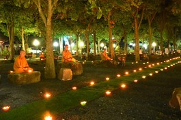 Đêm hoa đăng Kỷ niệm ngày Phật thành đạo tại tịnh xá Trúc Lâm