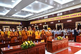 Chư tôn đức Tăng Ni, đại biểu niệm Phật cầu gia hộ