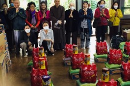 Đoàn từ thiện chùa Thiên Hưng