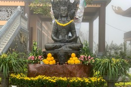 Tôn tượng Bồ-tát Phổ Hiền tam diện tại thiền viện Trúc Lâm Đại Giác