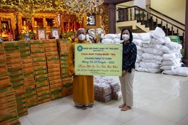 Mừng Tết cổ truyền, chùa Nam Thiên Nhất Trụ tặng 1.100 phần quà