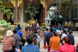 Chùa Vạn Đức chăm lo quà Tết đến bà con khó khăn