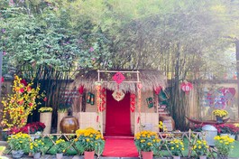 Tiểu cảnh quê hương cho người dân thập phương đến chùa chụp ảnh lưu niệm ngày xuân