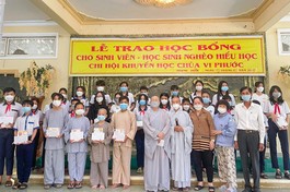 Chùa Vi Phước trao 150 suất học bổng cho sinh viên, học sinh