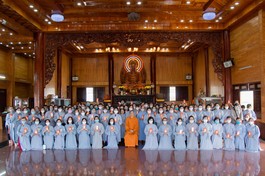 Phật tử vân tập về chùa Diệu Pháp tham dư khóa tu "Một ngày ly tham" vào ngày 6-3