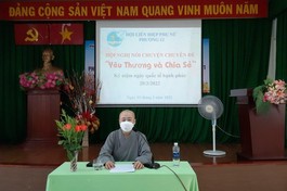 Ni sư Thích nữ Huệ Dâng chia sẻ Phật pháp tại Hội nghị chuyên đề "Yêu thương và chia sẻ"