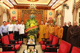 Bộ Công an tặng hoa chúc mừng GHPGVN nhân Đại lễ Phật đản Phật lịch 2566