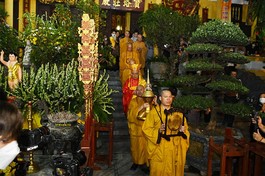 Cung rước xá-lợi Phật kính mừng Khánh đản Đức Thế Tôn