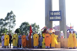 Ban Trị sự Phật giáo thị xã Lagi dâng hương tưởng niệm các anh hùng, liệt sĩ
