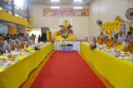 Cà Mau: Đại lễ Vu lan - Báo hiếu và dâng cúng pháp y ca-sa tại chùa Từ Quang